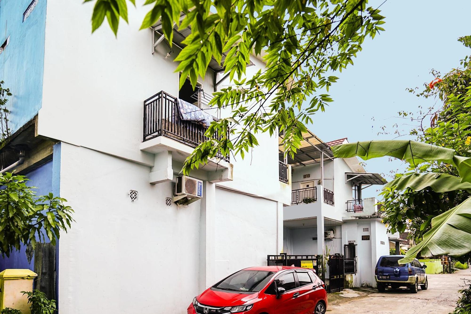 Oyo Life 92046 Garuda Residence Palembang Exterior foto
